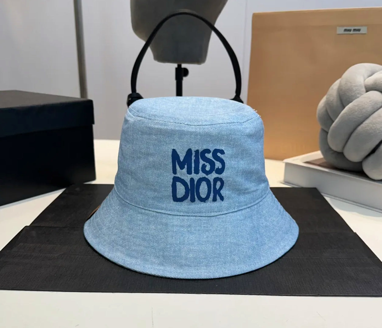 Bucket hat