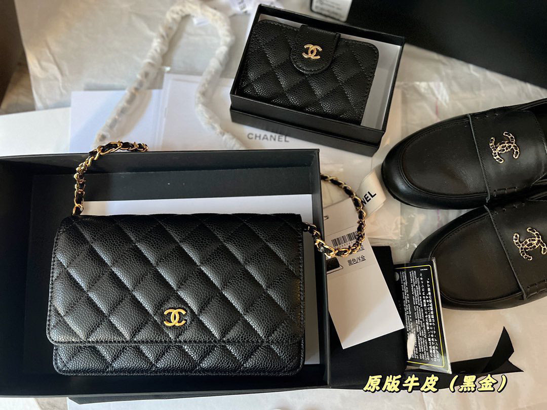 Women’s black C bag