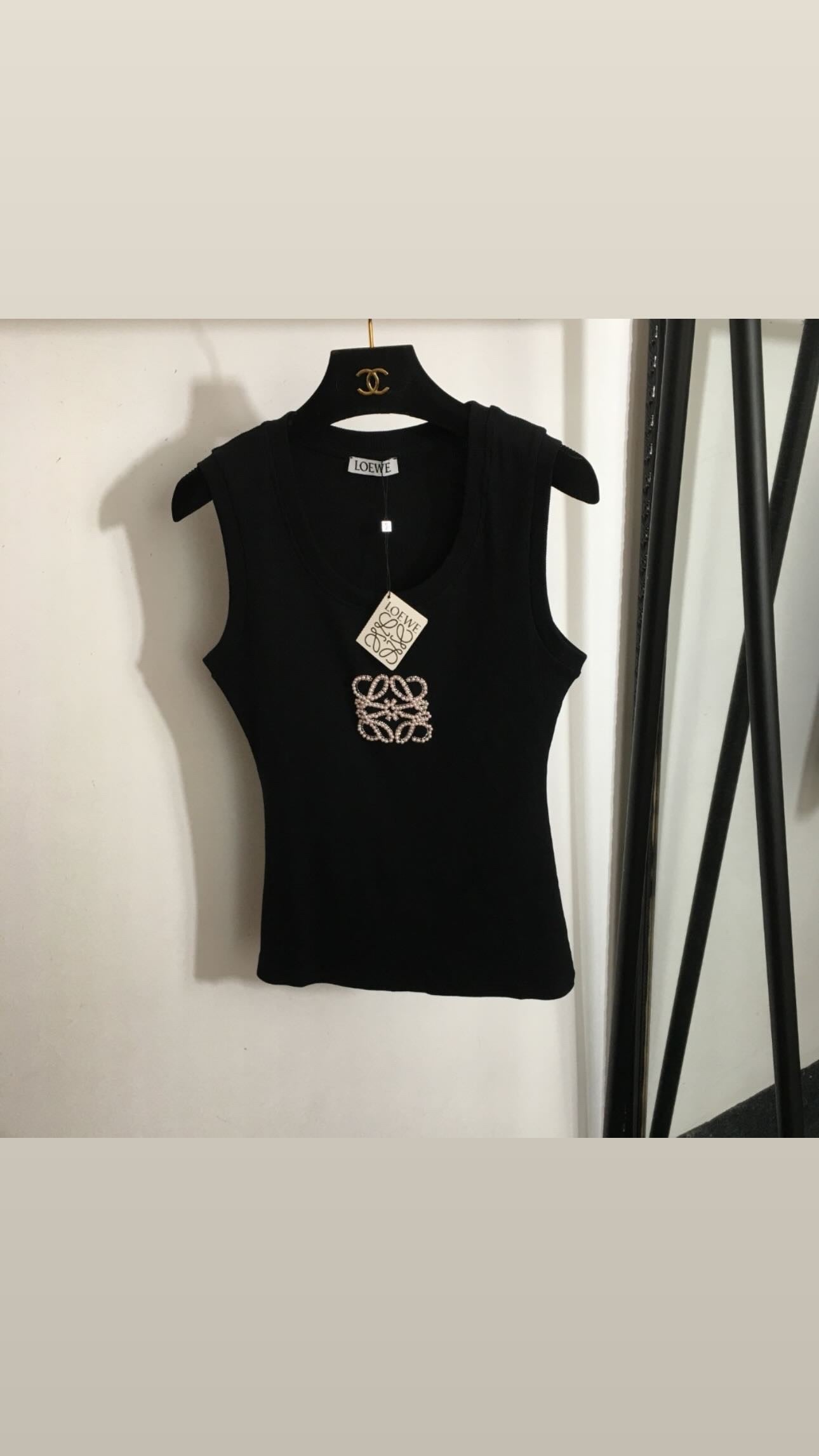 Women’s pearl top