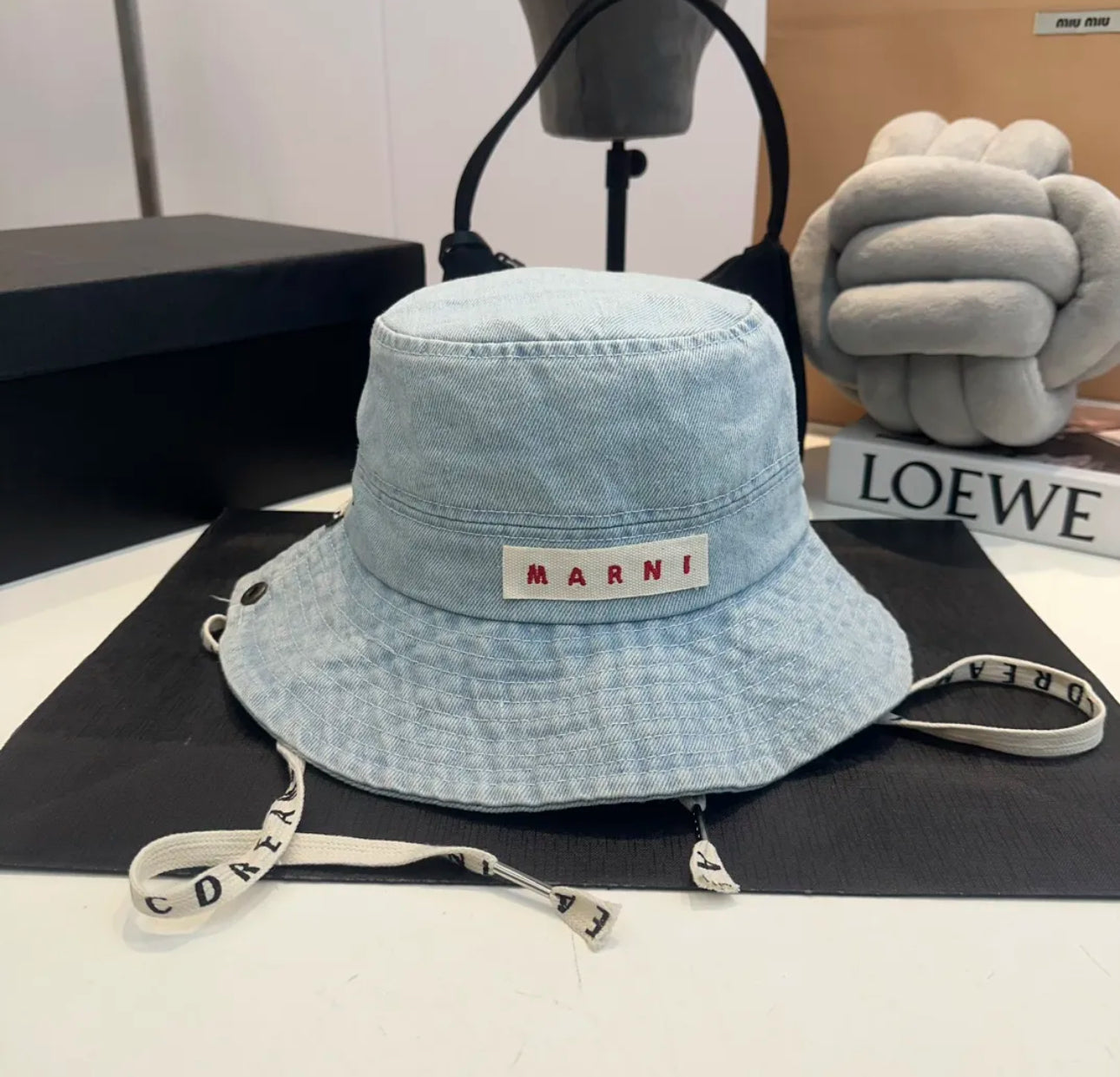 Bucket hat