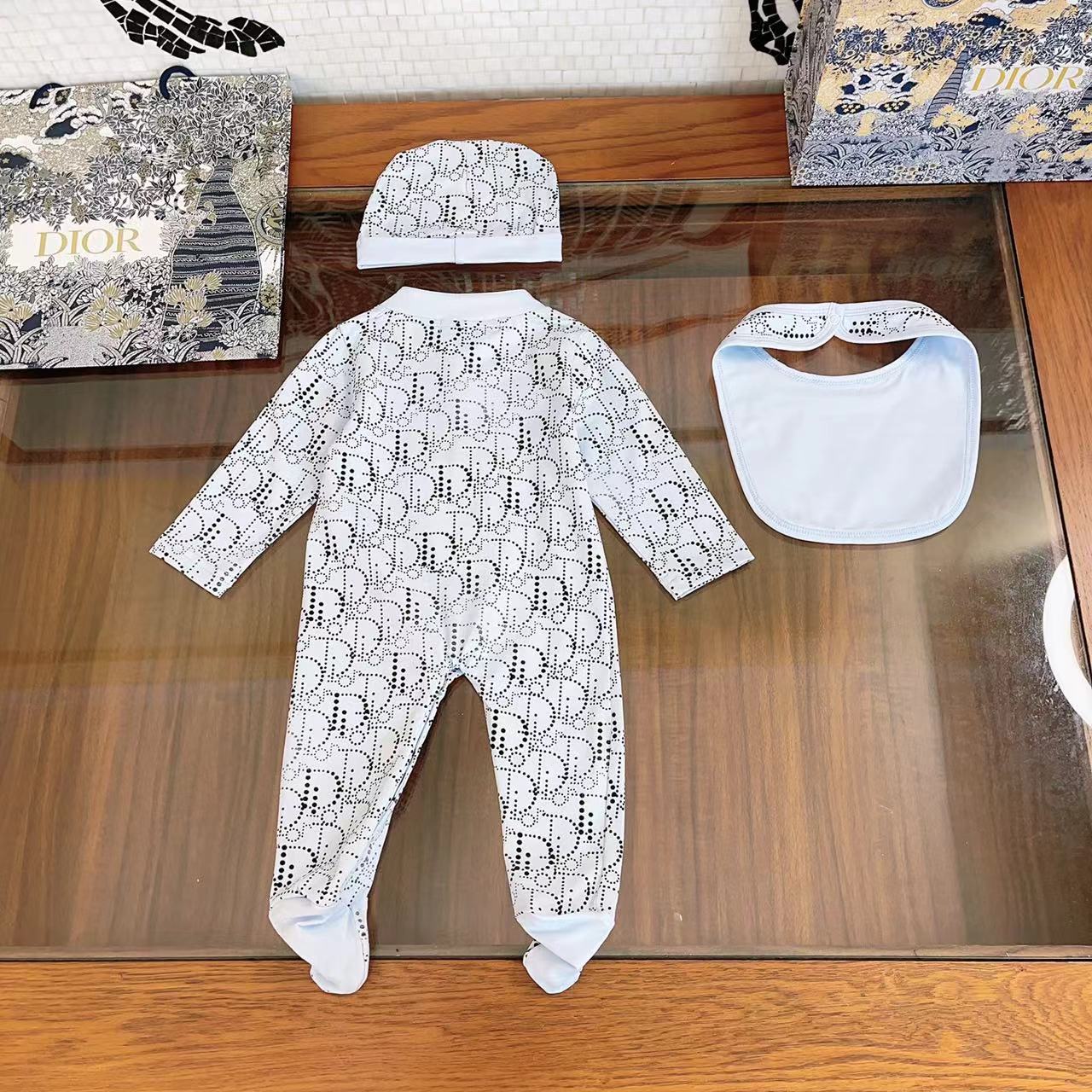 Baby jumpsuit
