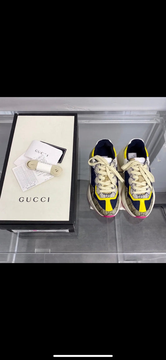 Women’s casual shoes