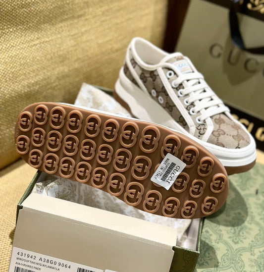 Women’s shoes