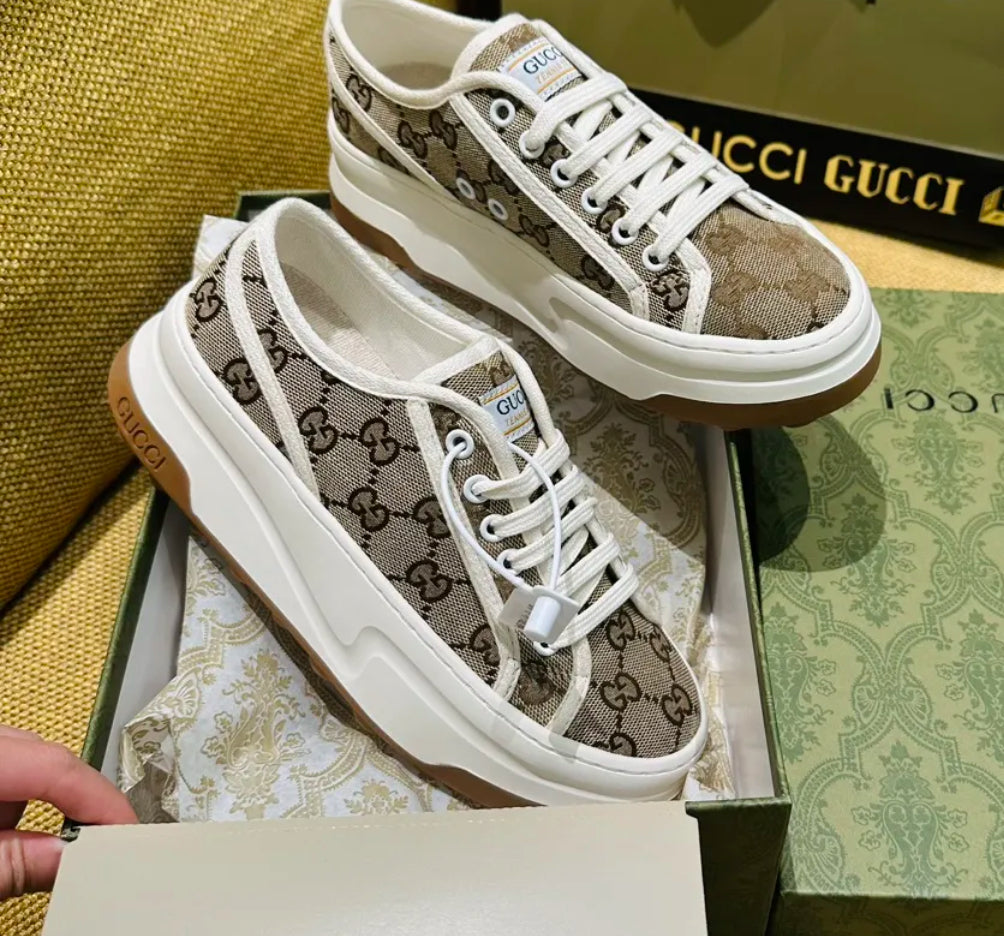 Women’s shoes