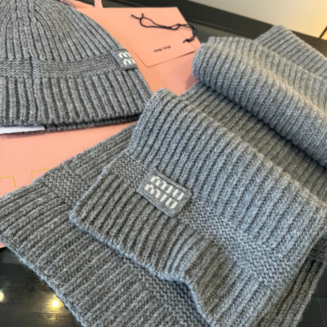 Miu scarf &  Beanie set