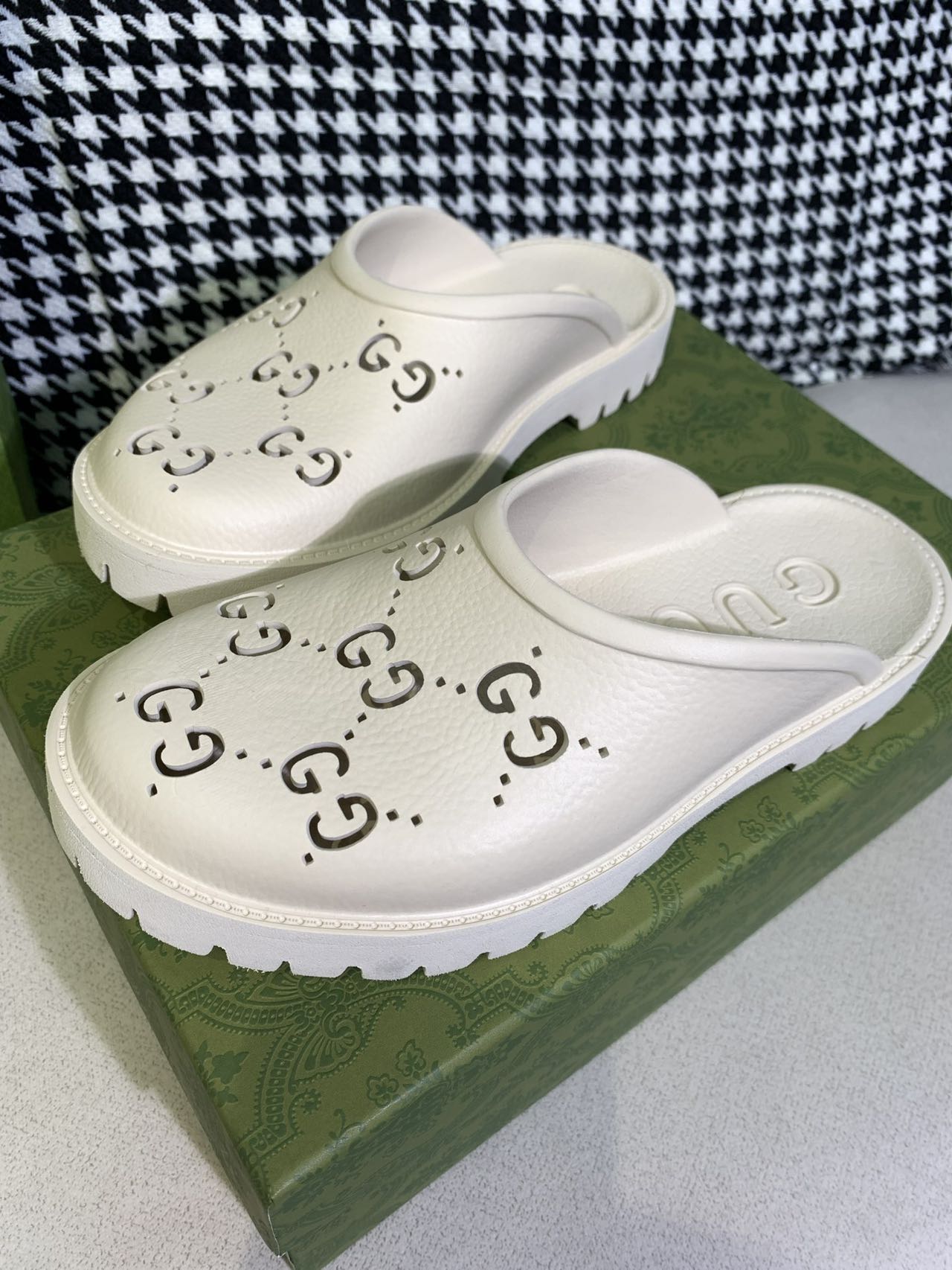Women’s sandals