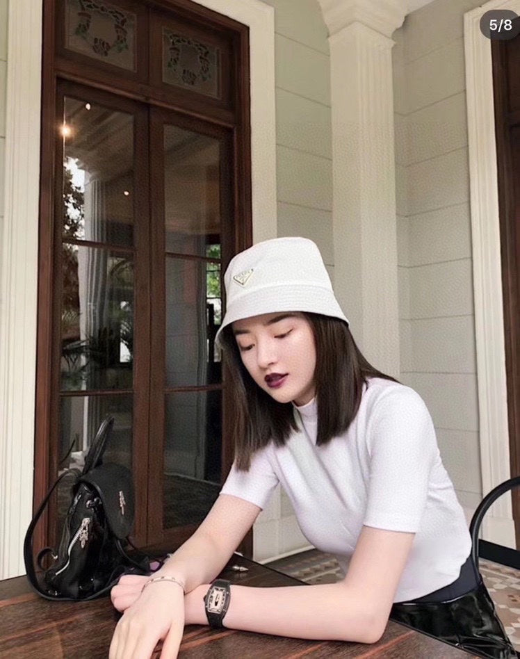 Bucket hat